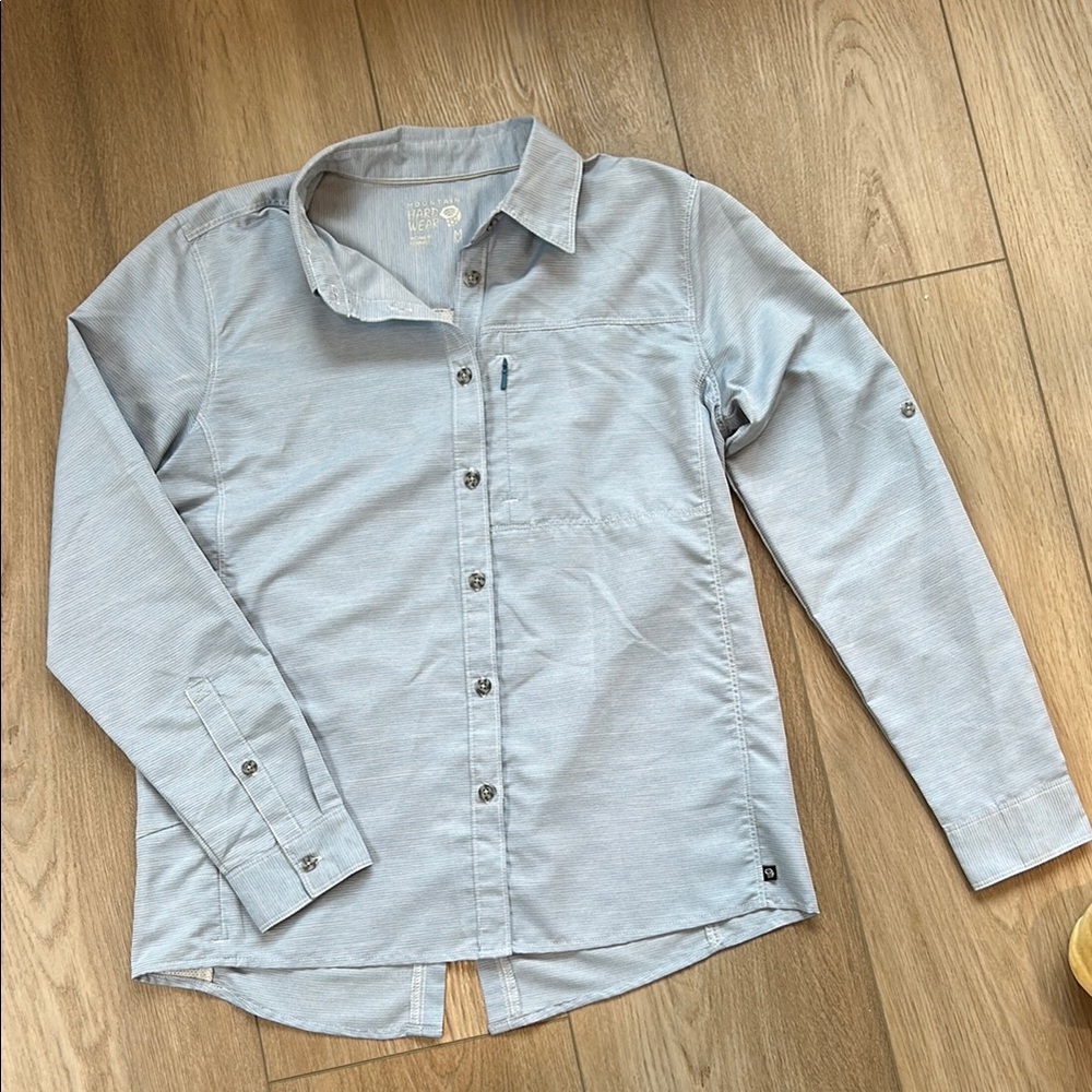Mountain Hard Wear Women’s Button up vented shirt. Size medium